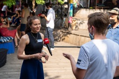 Vorstandmitglied von radikal:klima Sandra Wesemann wird vom RBB interviewt