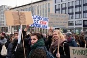 Jugendliche bei #FridaysForFuture