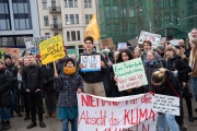 Jugendliche bei #FridaysForFuture