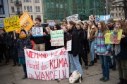 Jugendliche bei #FridaysForFuture