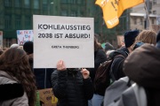 Jugendliche bei #FridaysForFuture
