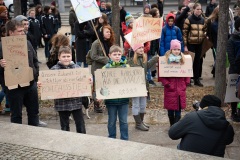 Jugendliche bei #FridaysForFuture