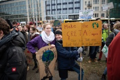 Jugendliche bei #FridaysForFuture