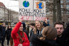 Jugendliche bei #FridaysForFuture
