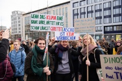 Jugendliche bei #FridaysForFuture