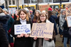 Jugendliche bei #FridaysForFuture
