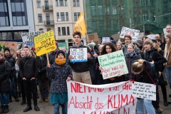 Jugendliche bei #FridaysForFuture